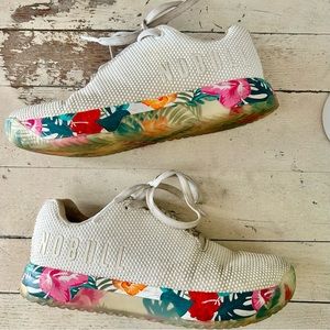 No Bull Womens Floral Trainer Sneakers in White Tropical